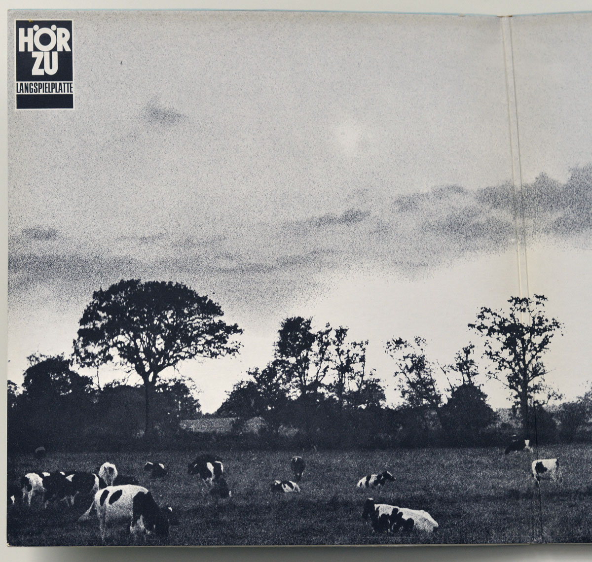 High Resolution Photo #12 Atom Heart Mother Dutch HorZu Edition https://vinyl-records.nl 